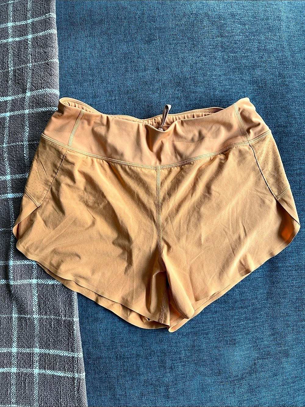 Athleta Run With It 3.5" Short Athletic Shorts Small